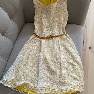 Sleeveless lace dress with matching belt